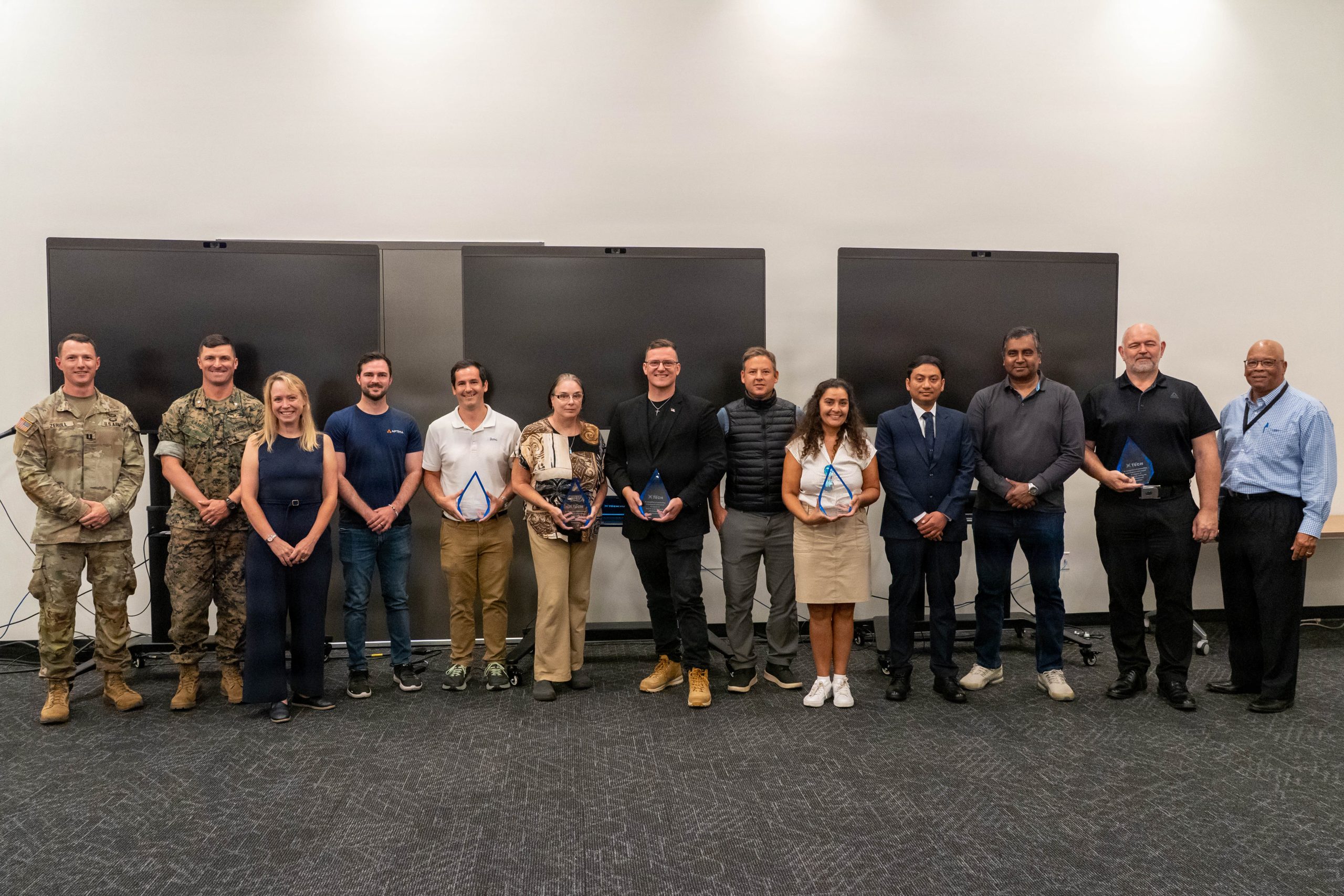 xTechHumanoid winners gather with Army FUZE xTech and HCoC leadership following the awards ceremony